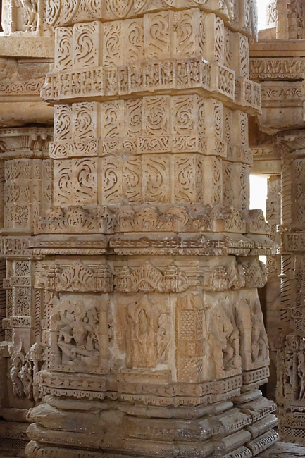 Gwalior-Temples de Sas Bhu-005